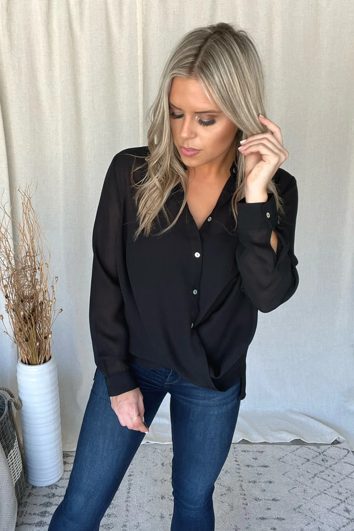 BLACK SURPLICE BUTTON TOP