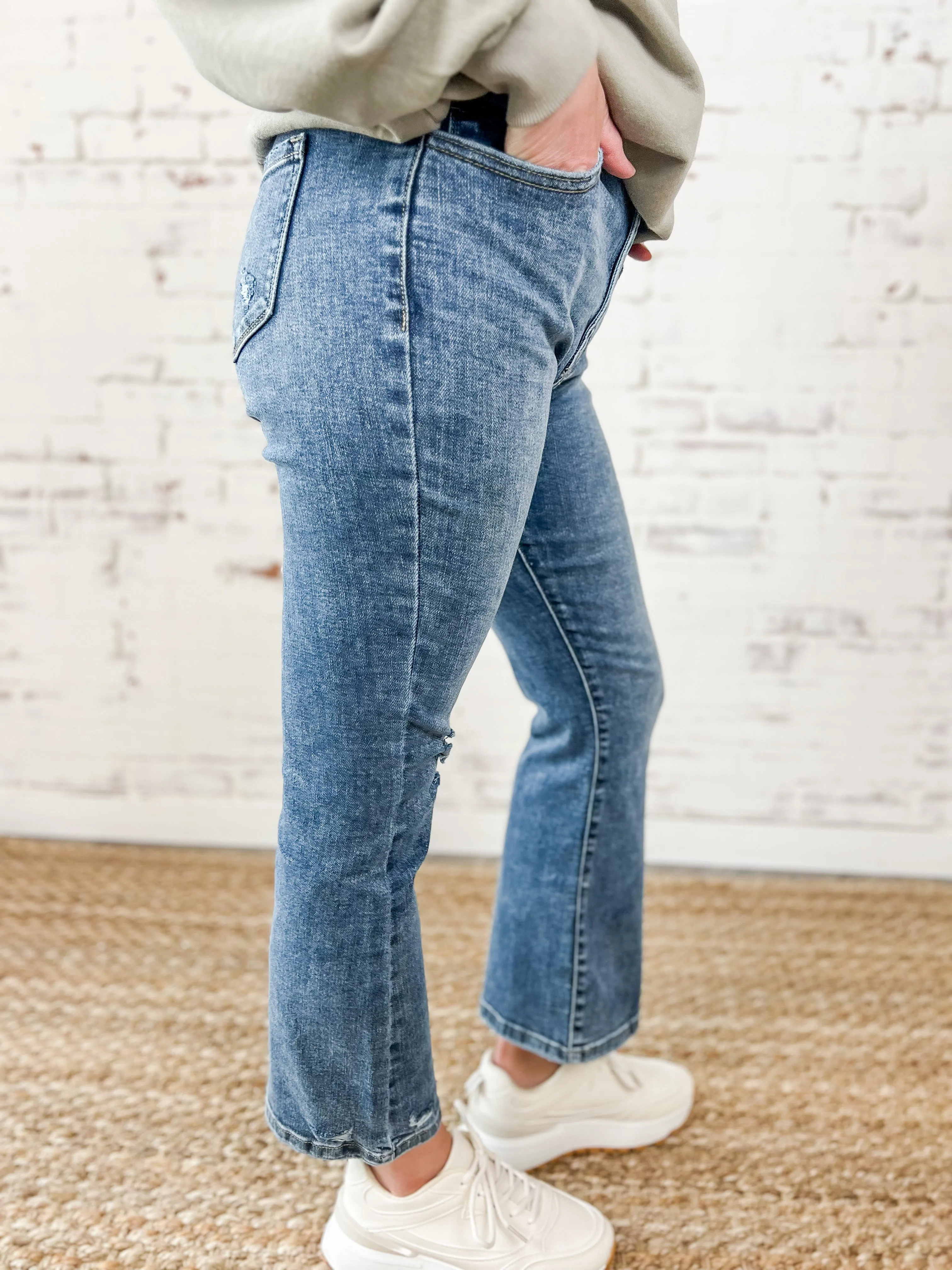 Mila Mid Rise Crop Flare